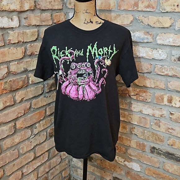 Rick & Morty Men's Tee shirt size Medium - Picture 2 of 7